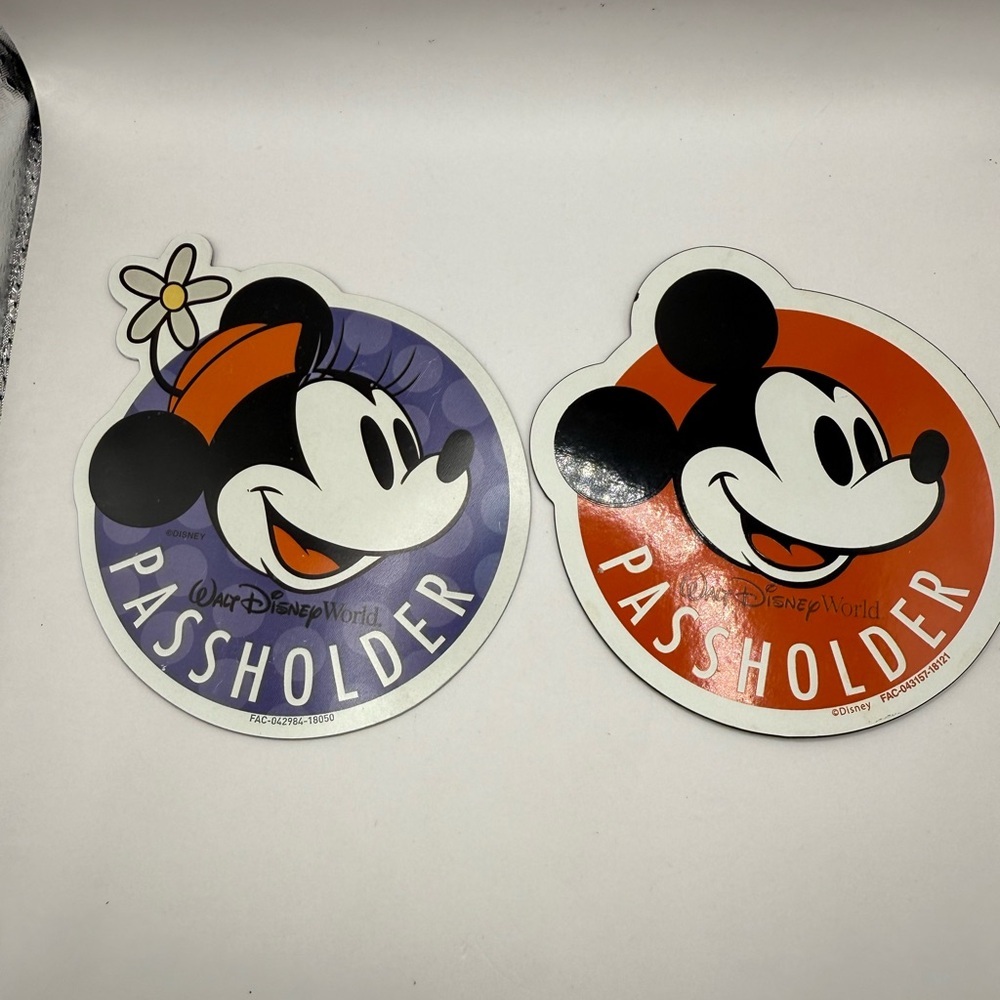Disney World Authentic Annual Passholder Mickey & Minnie Mouse Magnet (2) Lot
